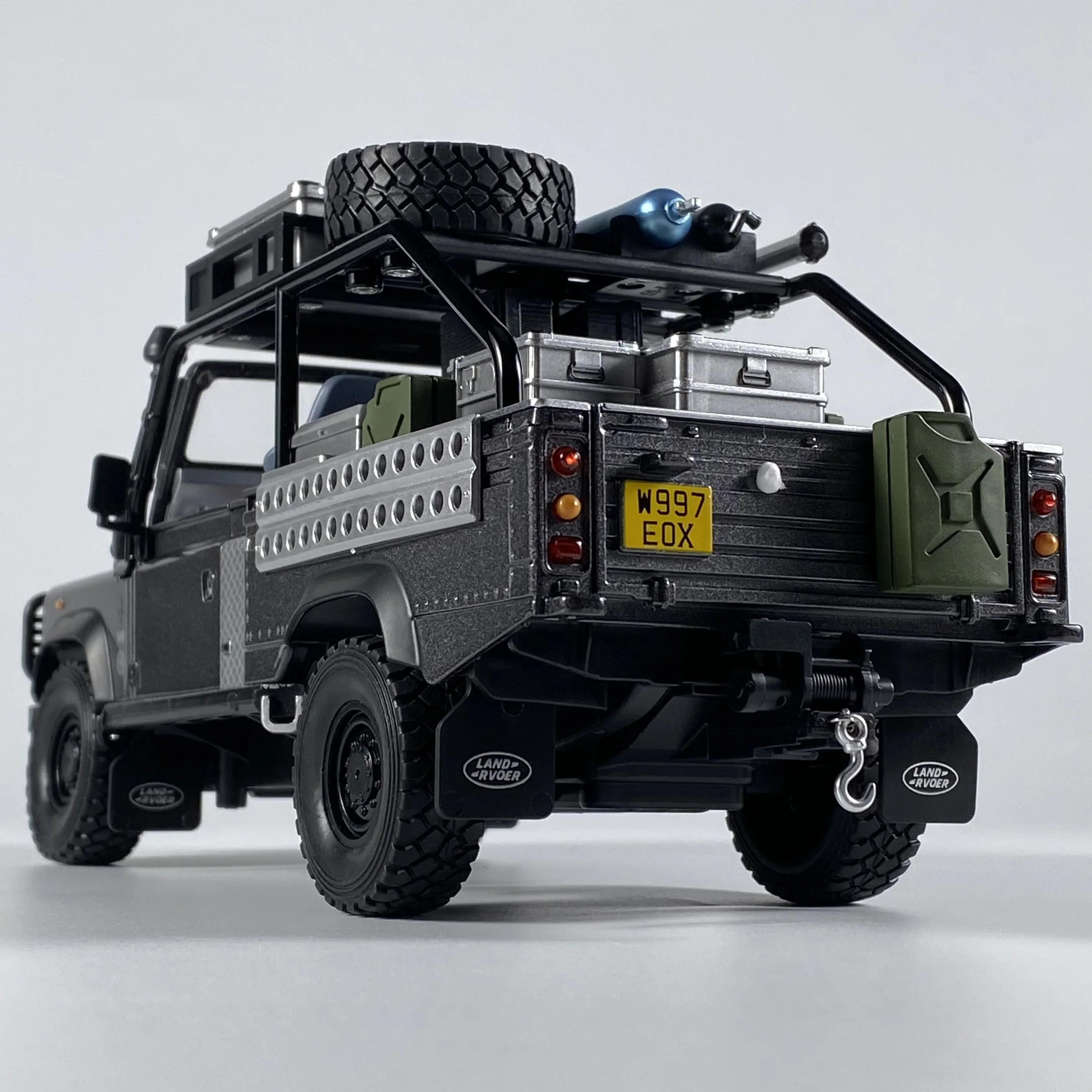 Tomb Raider Land Rover Defender 90 Diecast Model 3 Tomb Raider Land Rover Defender 90 Diecast Model - Image 3