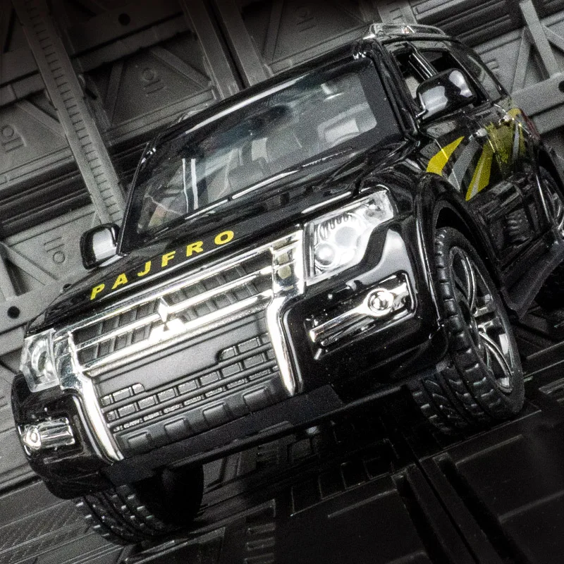 Mitsubishi Pajero 1/32 Scale Diecast Model 8 Mitsubishi Pajero 1/32 Scale Diecast Model - Image 8