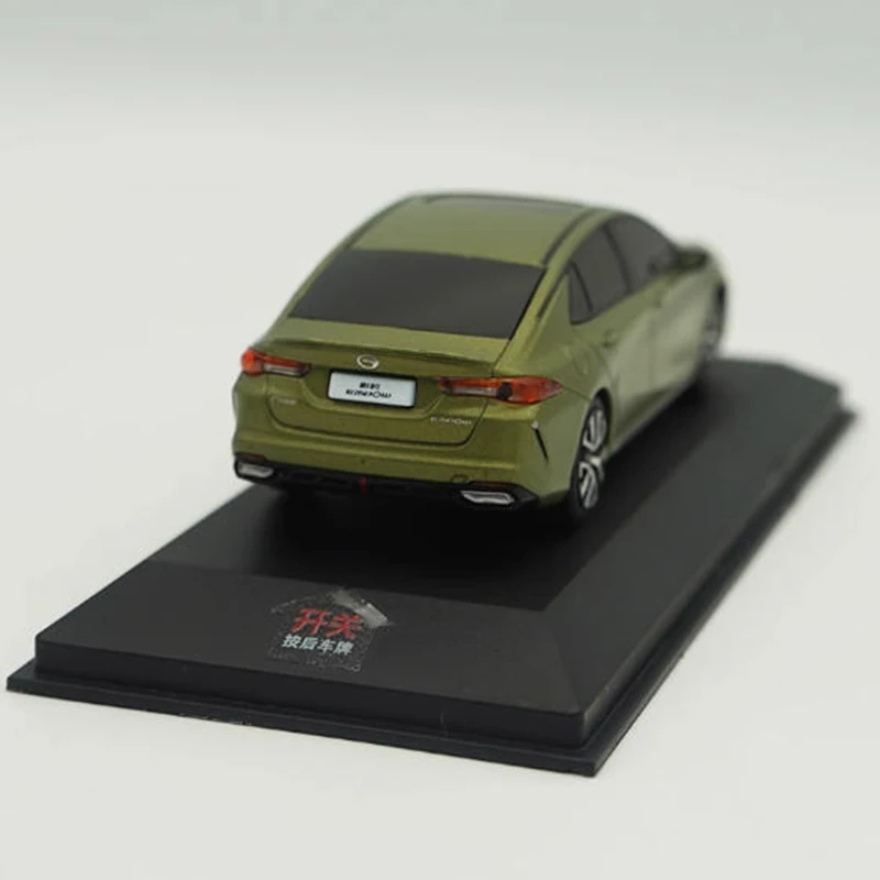 Empow Diecast Model Car 1:43 Scale Olive Green 4 Empow Diecast Model Car 1:43 Scale Olive Green - Image 4