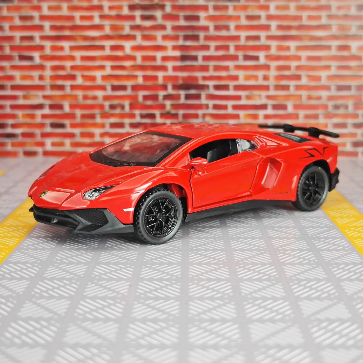 Lamborghini LP750 1:32 Scale Die-Cast Model 8 Lamborghini LP750 1:32 Scale Die-Cast Model - Image 8