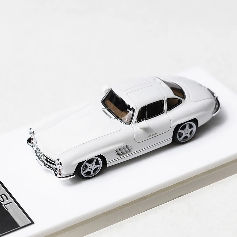 1:64 Mercedes-Benz 300SL Diecast Model Collection 5 1:64 Mercedes-Benz 300SL Diecast Model Collection - Image 5
