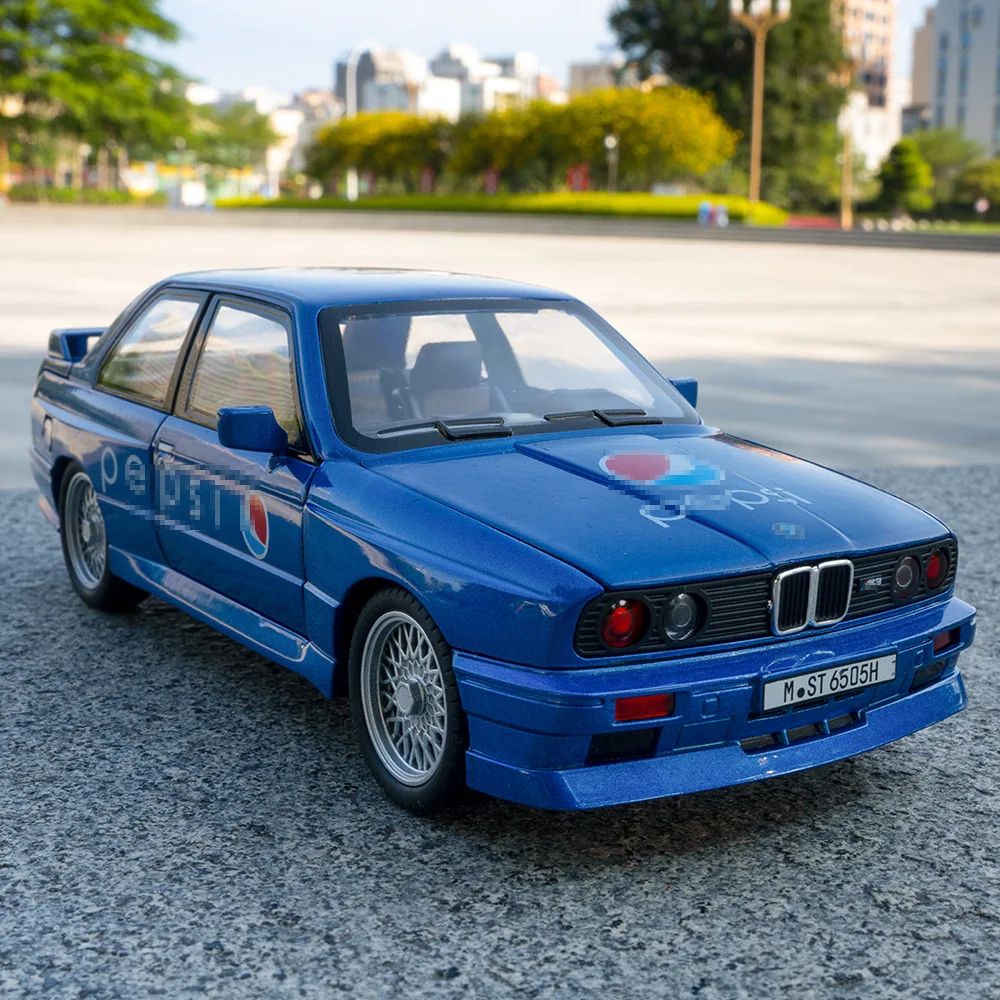 BMW M3 1:24 Scale Alloy Model Collectible 3 BMW M3 1:24 Scale Alloy Model Collectible - Image 3