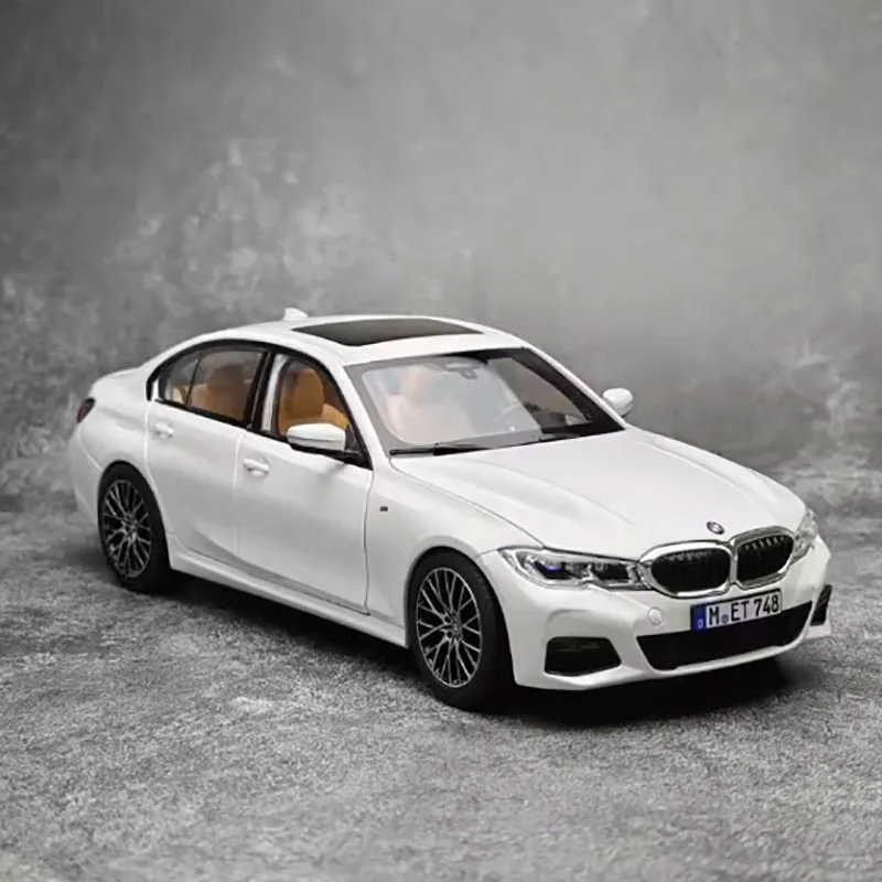 1:18 Scale BMW 330i Model in Black and White 2 1:18 Scale BMW 330i Model in Black and White - Image 2