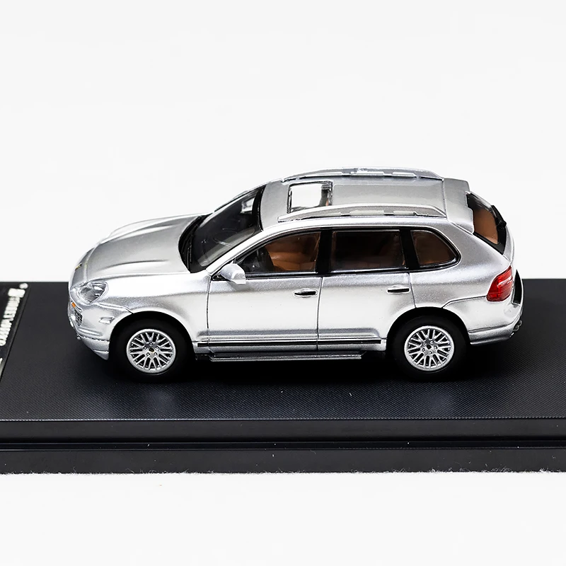 Cayenne Turbo S 1:64 Scale Diecast Models Set 4 Cayenne Turbo S 1:64 Scale Diecast Models Set - Image 4