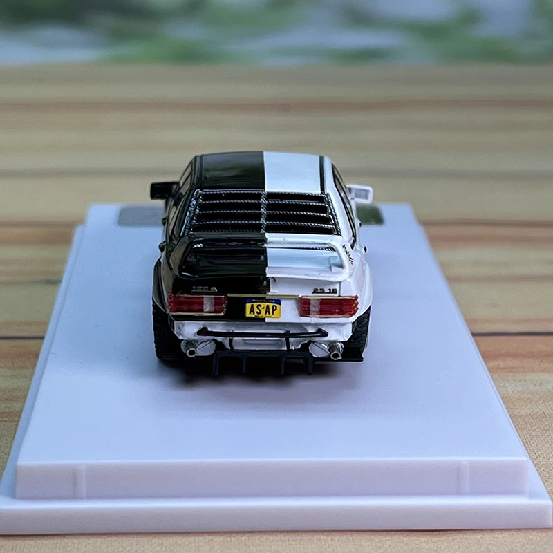 DCM 190E 1:64 Diecast Model Car 4 DCM 190E 1:64 Diecast Model Car - Image 4