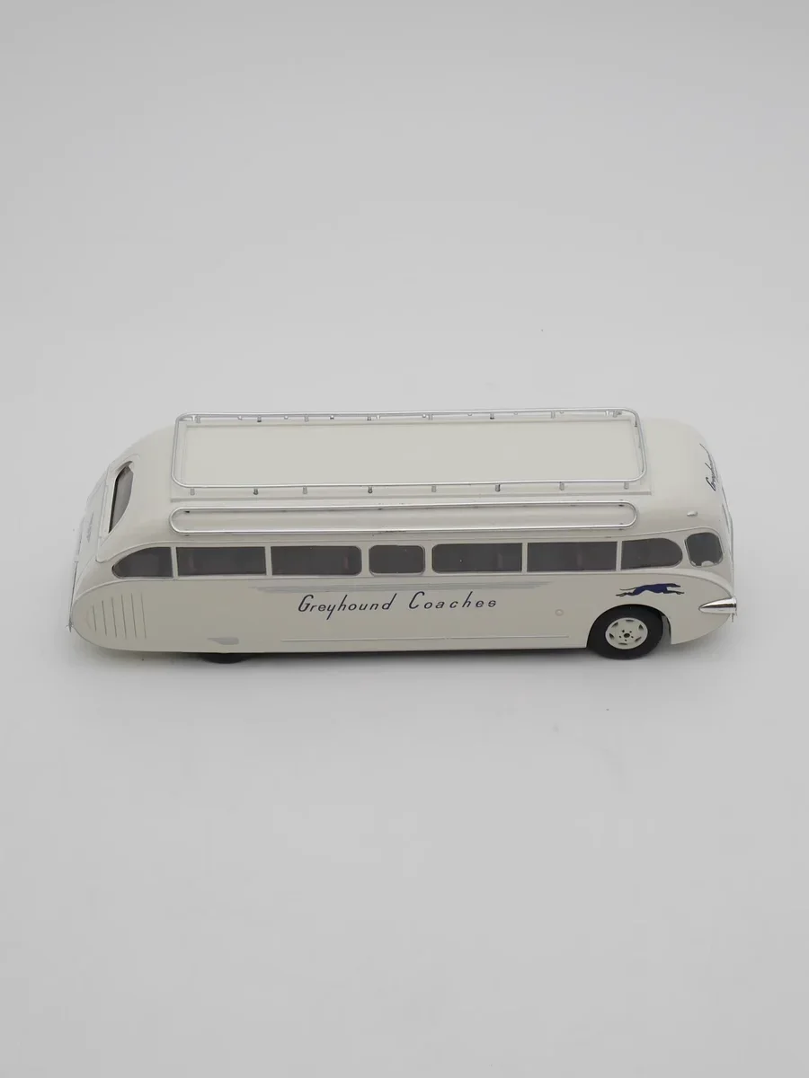 Diecast 1/43 Scale 1937 Super Coach Bus Model 2 Diecast 1/43 Scale 1937 Super Coach Bus Model - Image 2