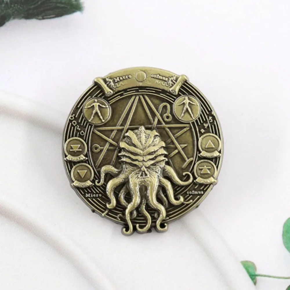 3D Cthulhu Pentagram Badge in Vintage Bronze 4 3D Cthulhu Pentagram Badge in Vintage Bronze - Image 4