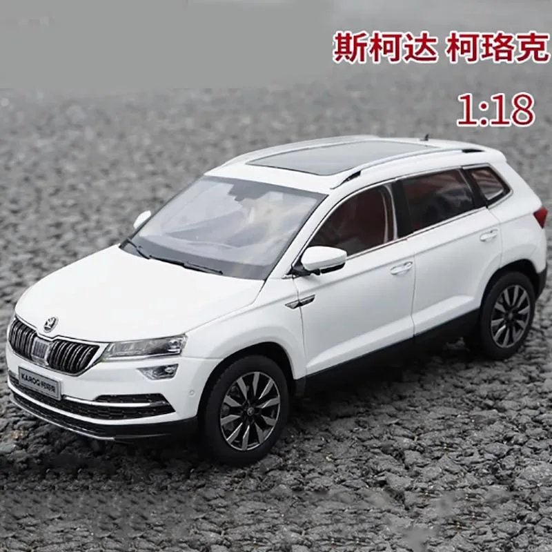 SKODA KAROQ 1:18 Scale Diecast Model Car 5 SKODA KAROQ 1:18 Scale Diecast Model Car - Image 5