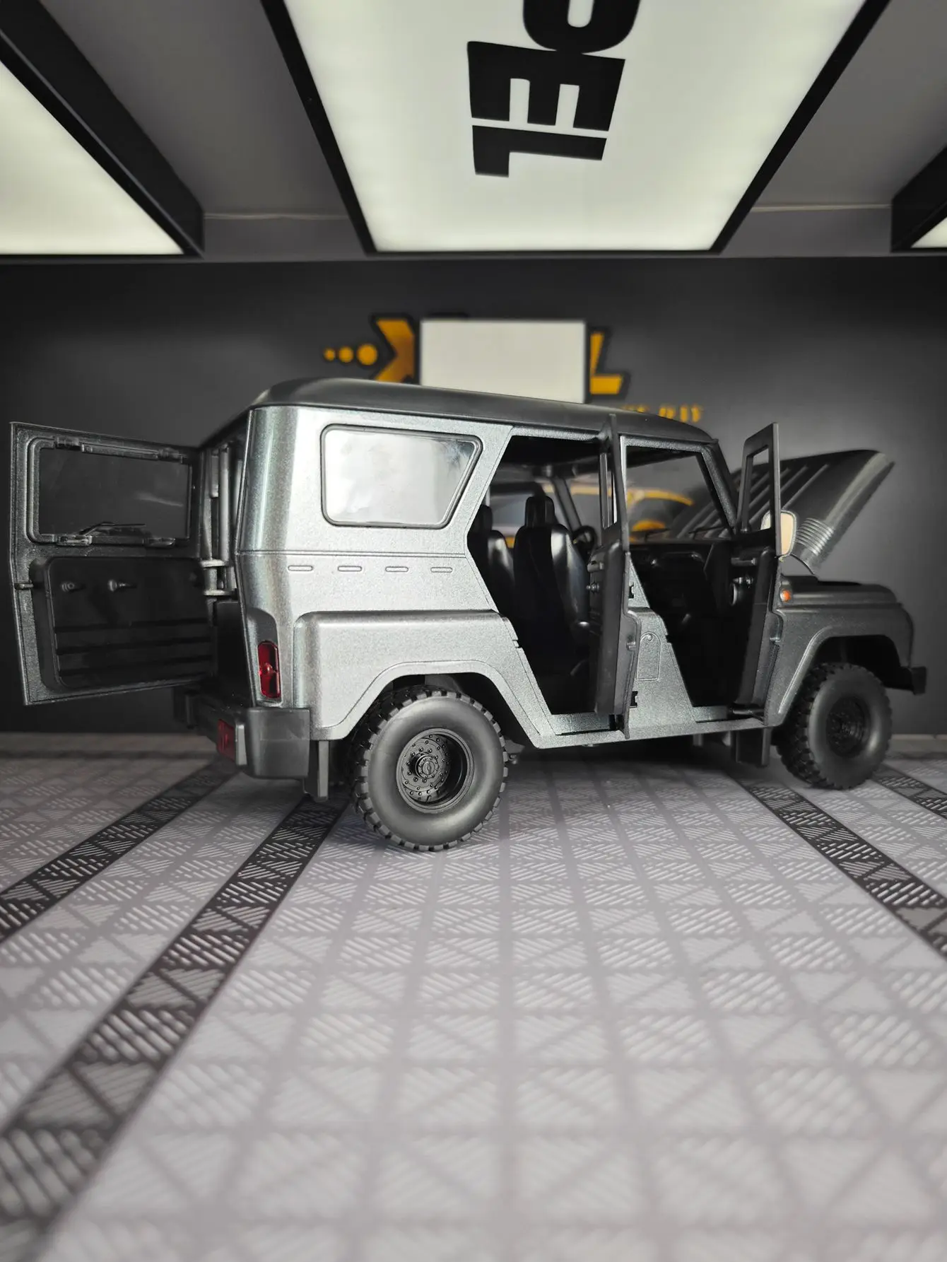 1:18 Scale Diecast Off-Road Vehicle Model 5 1:18 Scale Diecast Off-Road Vehicle Model - Image 5