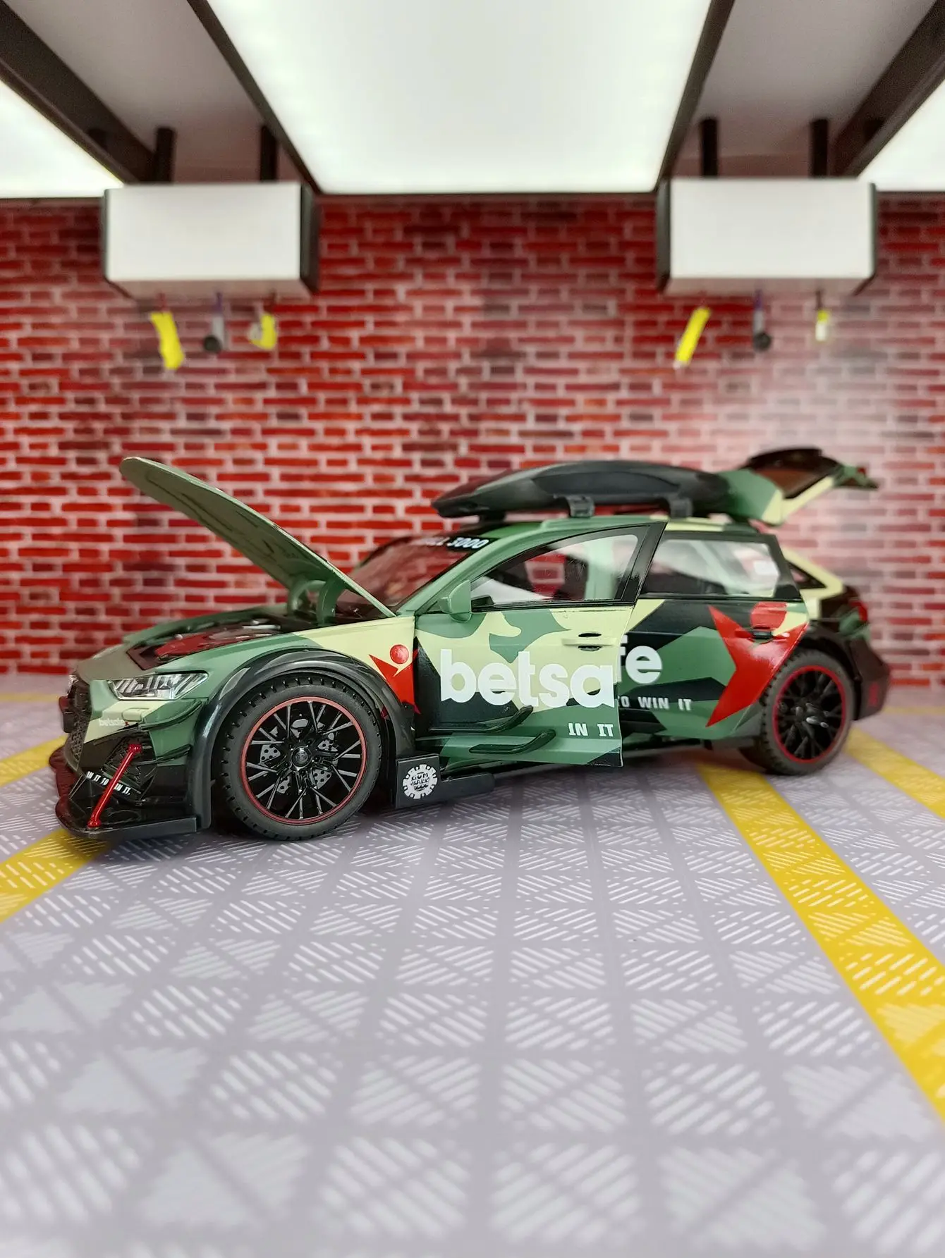 1/24 Scale RS6 Modified Vehicle with Lights 2 1/24 Scale RS6 Modified Vehicle with Lights - Image 2