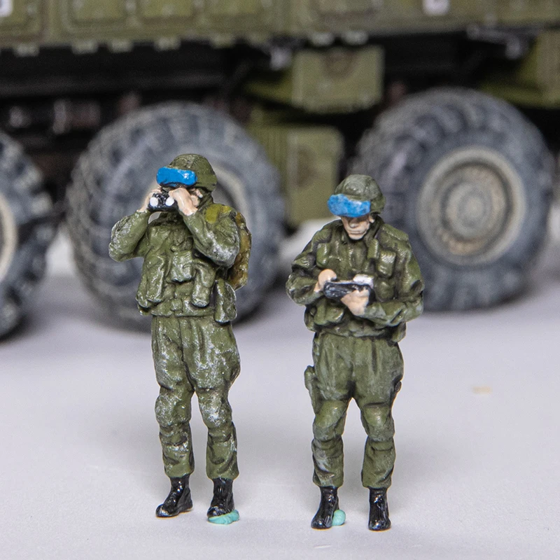 1:72 Scale Russian Soldier Doll Set, 2 Figures 2 1:72 Scale Russian Soldier Doll Set, 2 Figures - Image 2