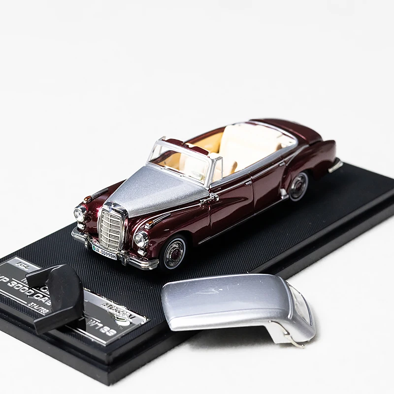 1:64 Diecast 300D Convertible Vintage Car 6 1:64 Diecast 300D Convertible Vintage Car - Image 6