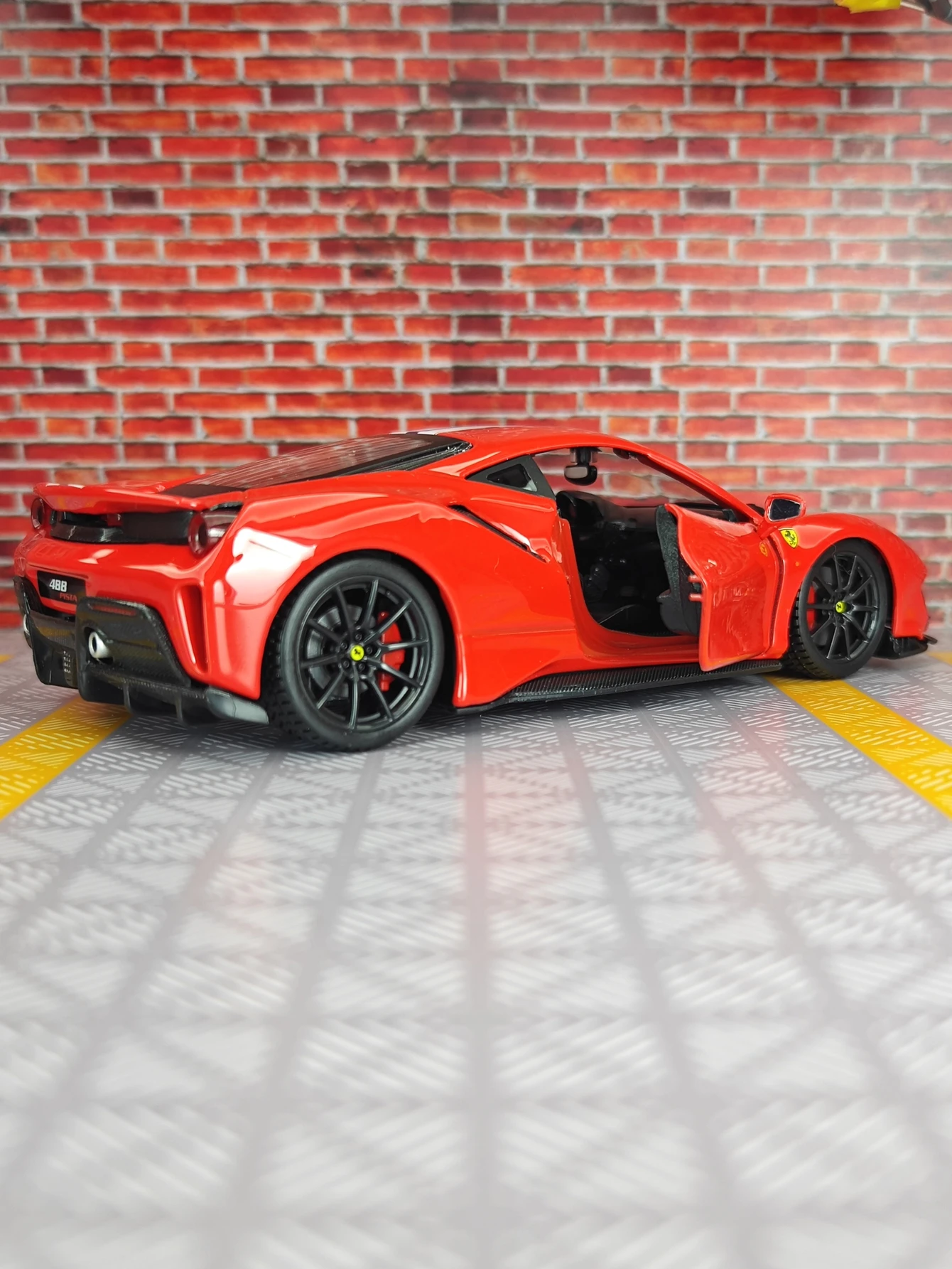 Ferrari 488 PISTA 1:24 Scale Diecast Model 3 Ferrari 488 PISTA 1:24 Scale Diecast Model - Image 3