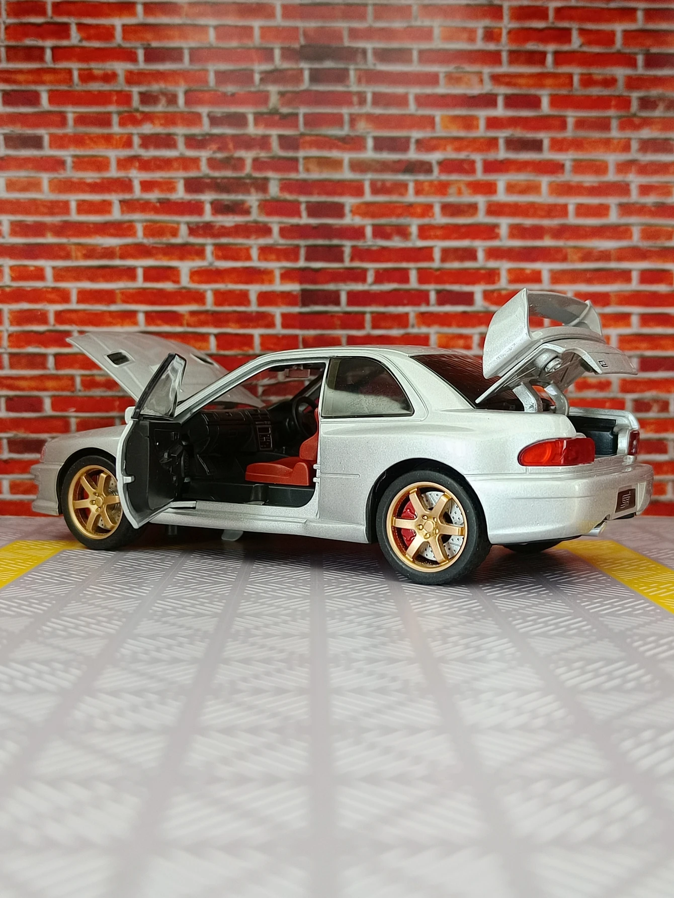 1:32 Scale Subaru Impreza Diecast Model 6 1:32 Scale Subaru Impreza Diecast Model - Image 6