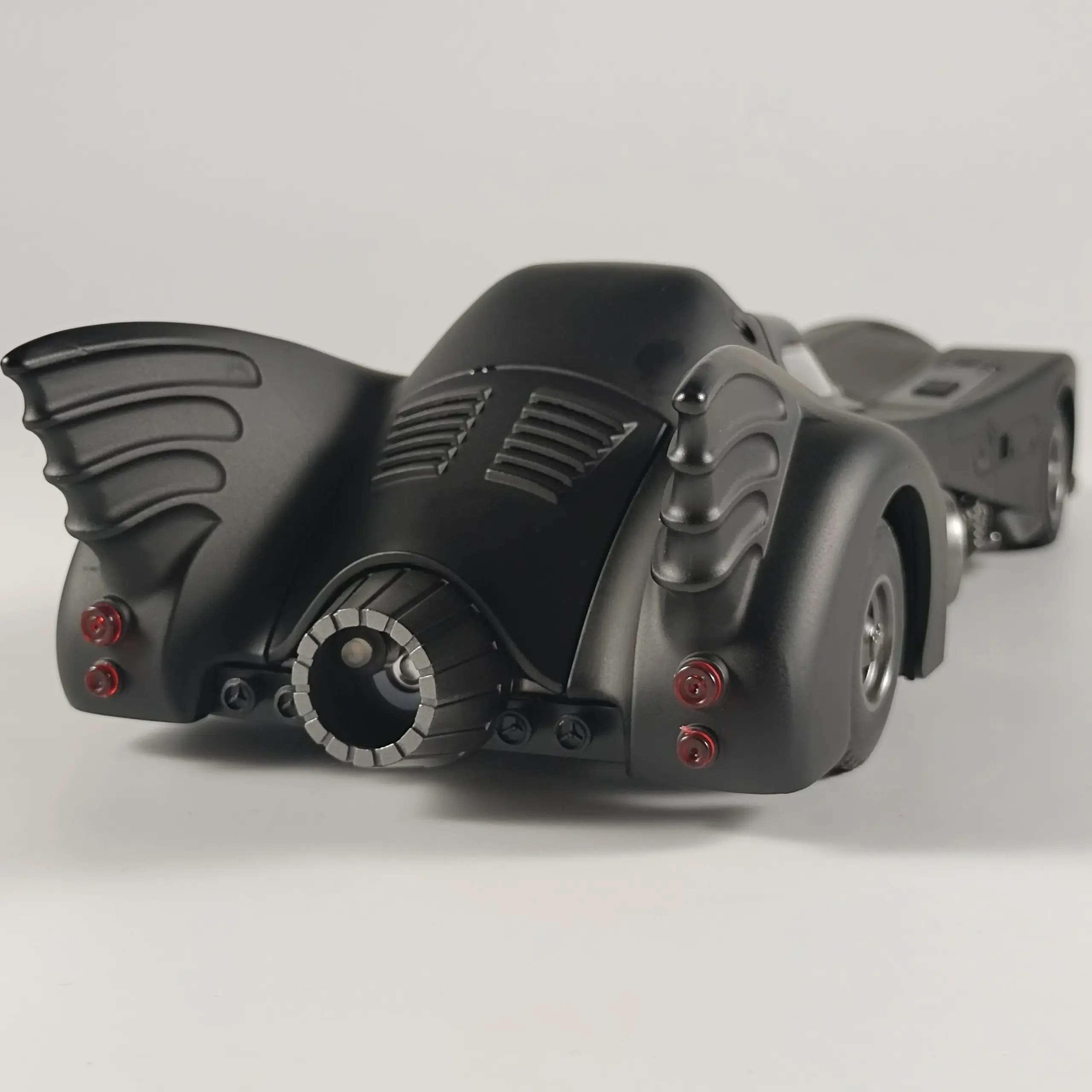 1:24 Scale Diecast 1989 Batmobile Model 3 1:24 Scale Diecast 1989 Batmobile Model - Image 3