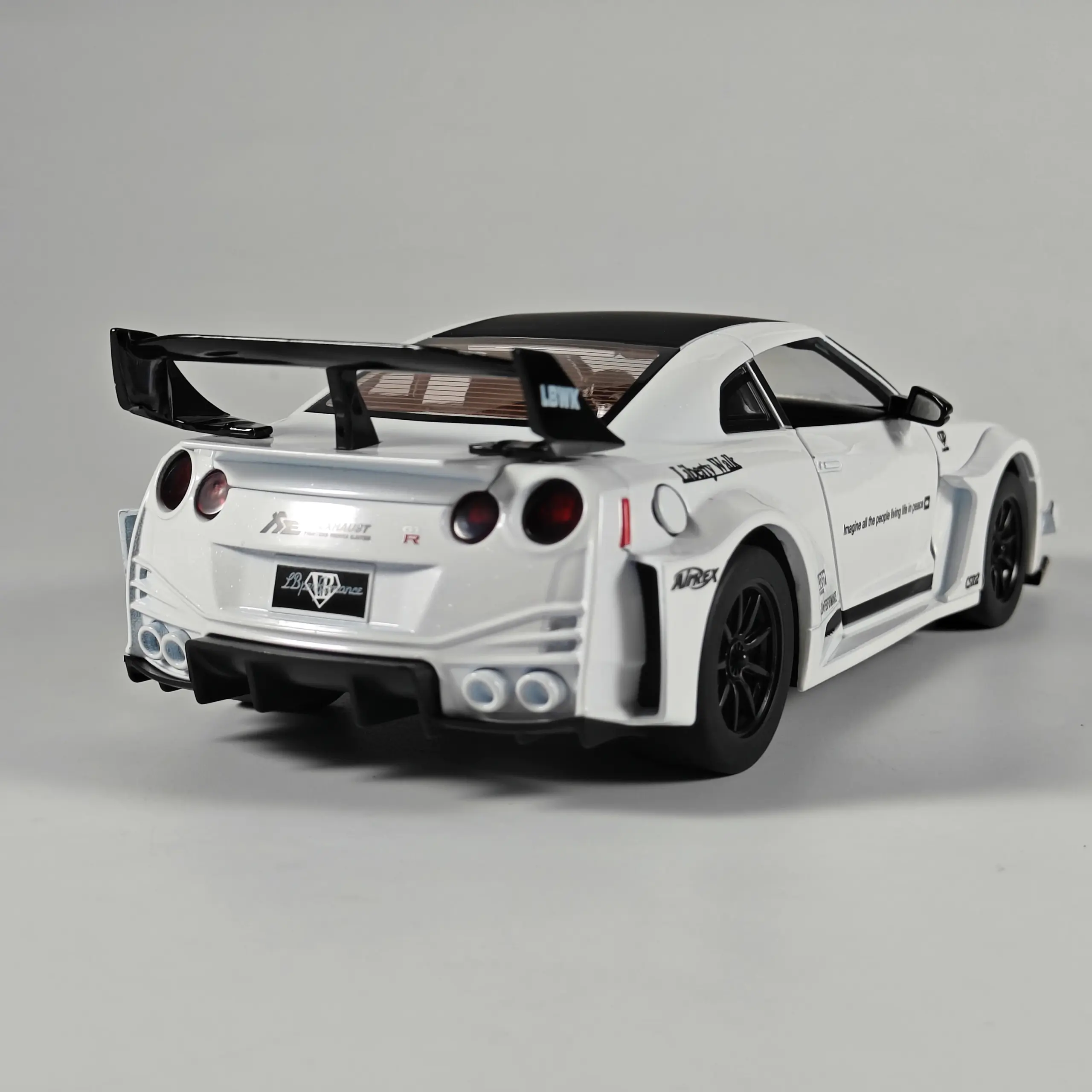 1:24 Scale Nissan GTR CSR2 Skyline Model 6 1:24 Scale Nissan GTR CSR2 Skyline Model - Image 6
