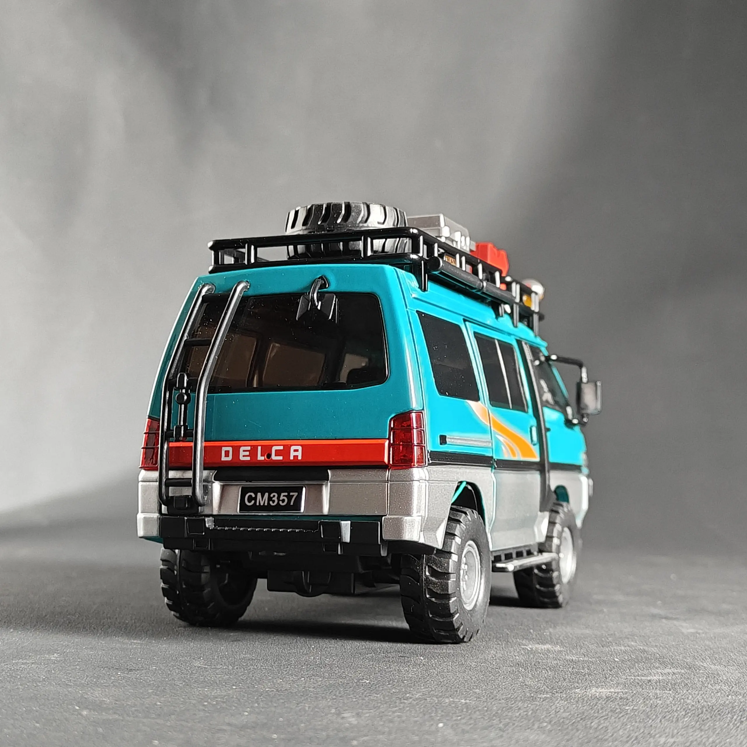 Mitsubishi Delica Off Road 1:24 Diecast Model 6 Mitsubishi Delica Off Road 1:24 Diecast Model - Image 6