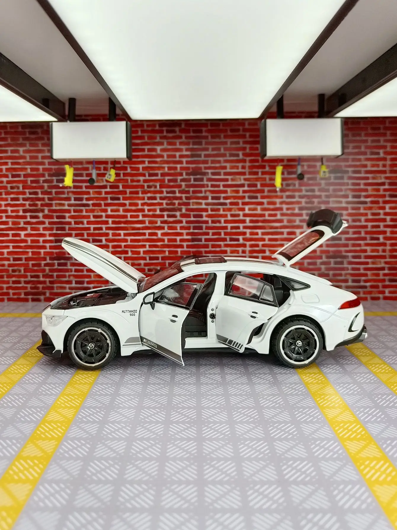 1:24 Scale Mercedes GT63 AMG Diecast Model 2 1:24 Scale Mercedes GT63 AMG Diecast Model - Image 2