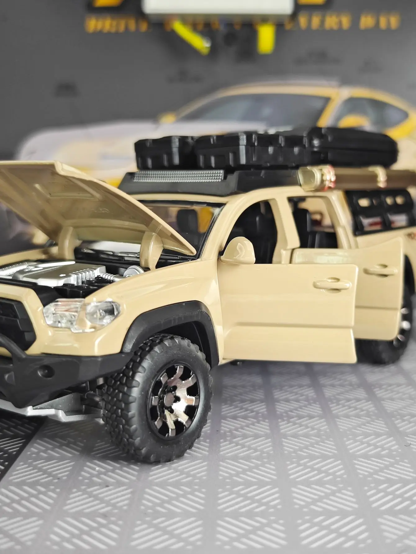 Tacoma Travel Camping Edition Diecast Model 1:32 5 Tacoma Travel Camping Edition Diecast Model 1:32 - Image 5