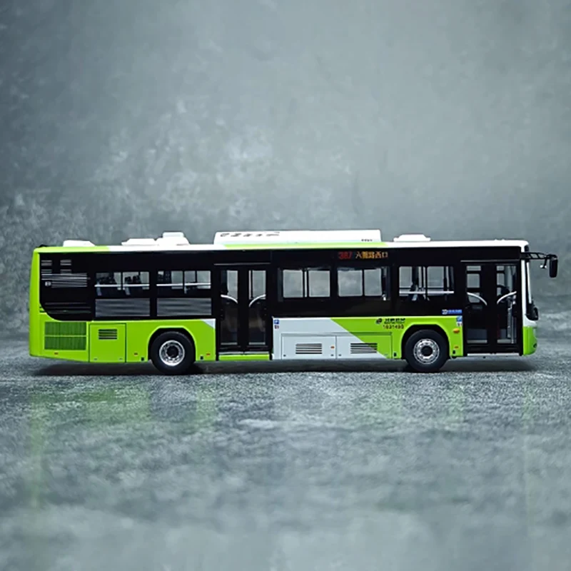 Foton Ouhui New Energy Bus 1:64 Scale Model 5 Foton Ouhui New Energy Bus 1:64 Scale Model - Image 5