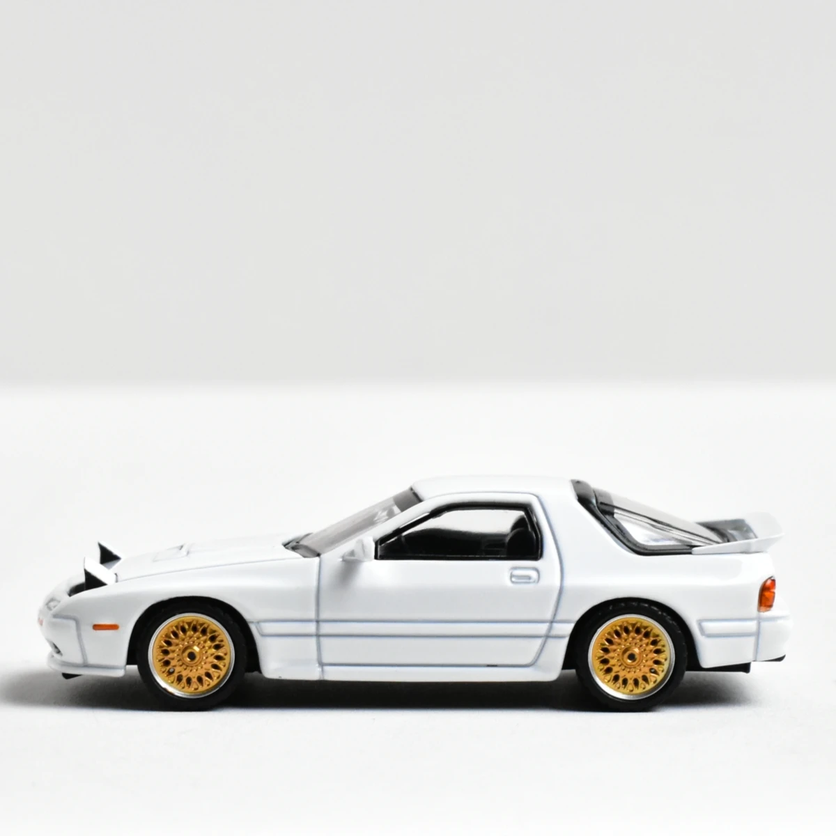 MAZDA RX7 FC3S Diecast Model Car 1:64 Scale 4 MAZDA RX7 FC3S Diecast Model Car 1:64 Scale - Image 4