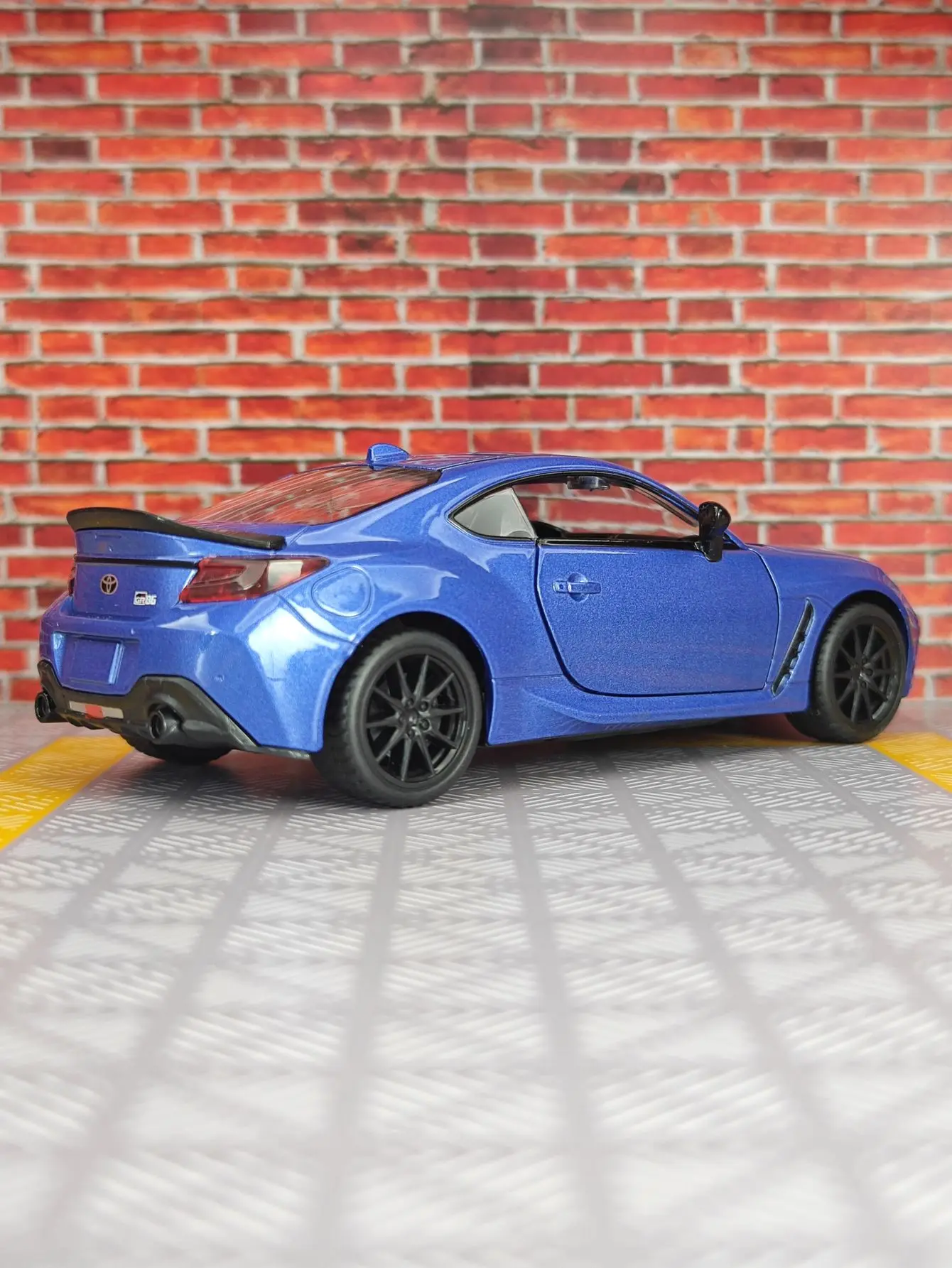 1:28 Scale Toyota GR86 Diecast Model in Blue 3 1:28 Scale Toyota GR86 Diecast Model in Blue - Image 3