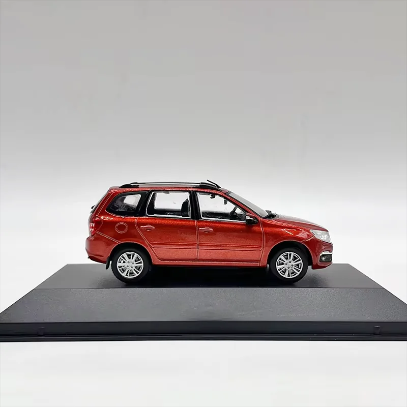 Lada Granta 1:43 Diecast Model in Red 3 Lada Granta 1:43 Diecast Model in Red - Image 3