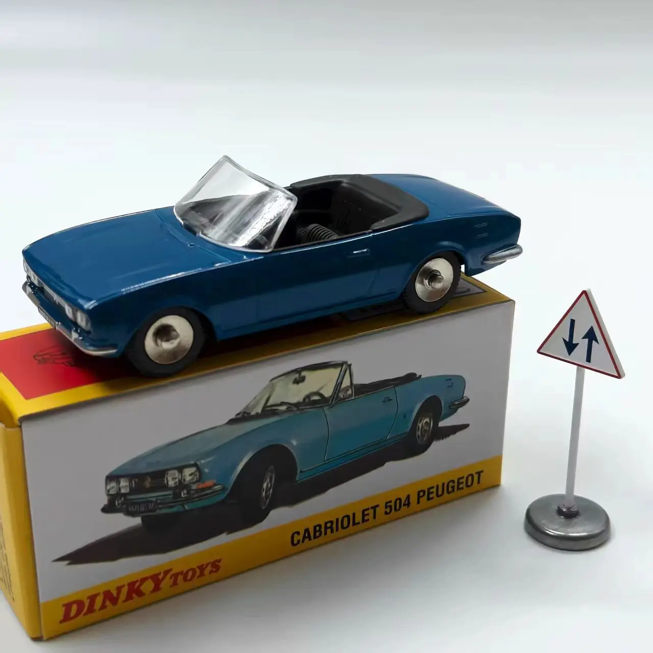 DINKY TOYS 1:43 Peugeot 504 Cabriolet Model 7 DINKY TOYS 1:43 Peugeot 504 Cabriolet Model - Image 7