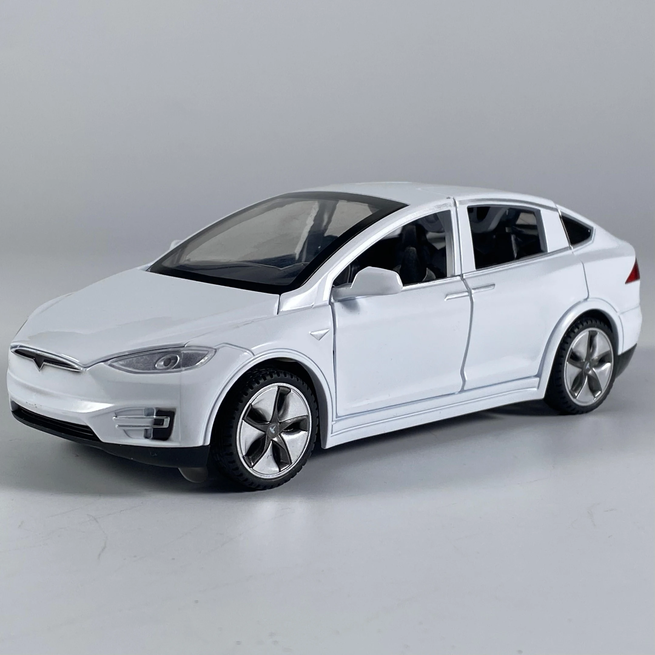 Vibrant Blue Electric SUV Diecast Model 1:32 Scale 12 Vibrant Blue Electric SUV Diecast Model 1:32 Scale - Image 12