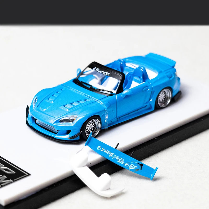 MT 1:64 S2000 Christmas Limited Edition Model 7 MT 1:64 S2000 Christmas Limited Edition Model - Image 7