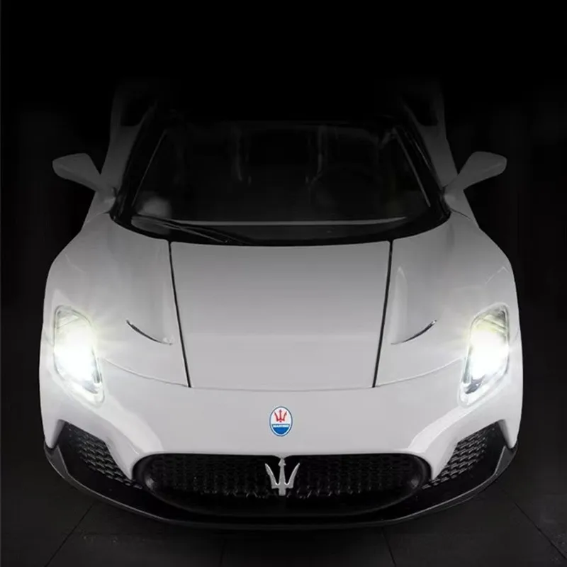Maserati MC20 Supercar Model 1:24 Scale Diecast 4 Maserati MC20 Supercar Model 1:24 Scale Diecast - Image 4
