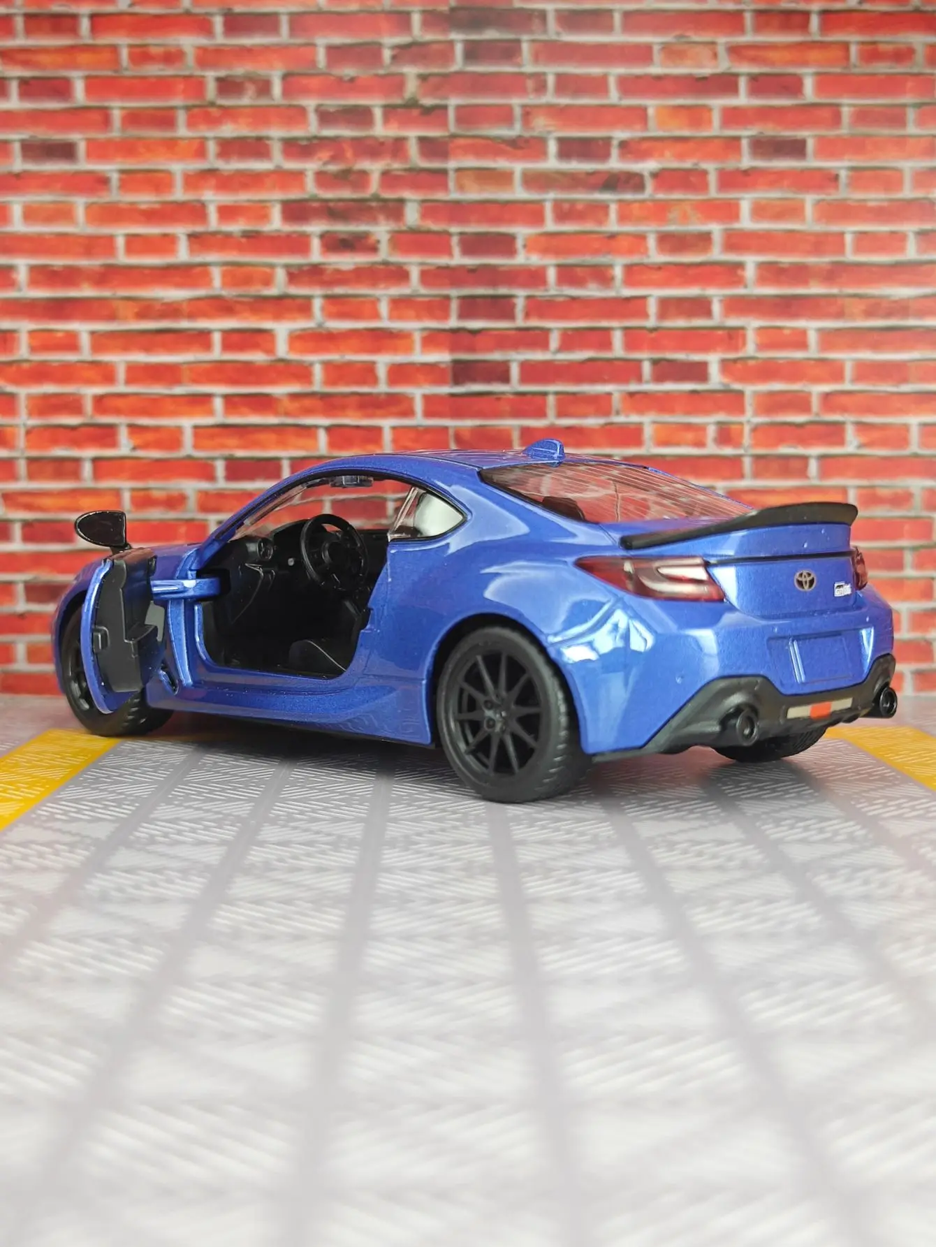 1:28 Scale Toyota GR86 Diecast Model in Blue 2 1:28 Scale Toyota GR86 Diecast Model in Blue - Image 2