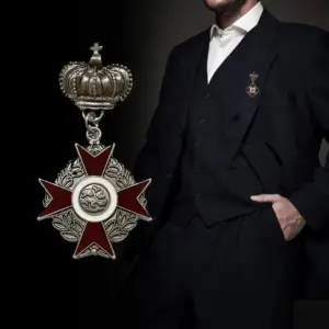 Crown Medal Brooch with Laurel Wreath Design 8 S82e99790c83b4d12859d311749cc17840