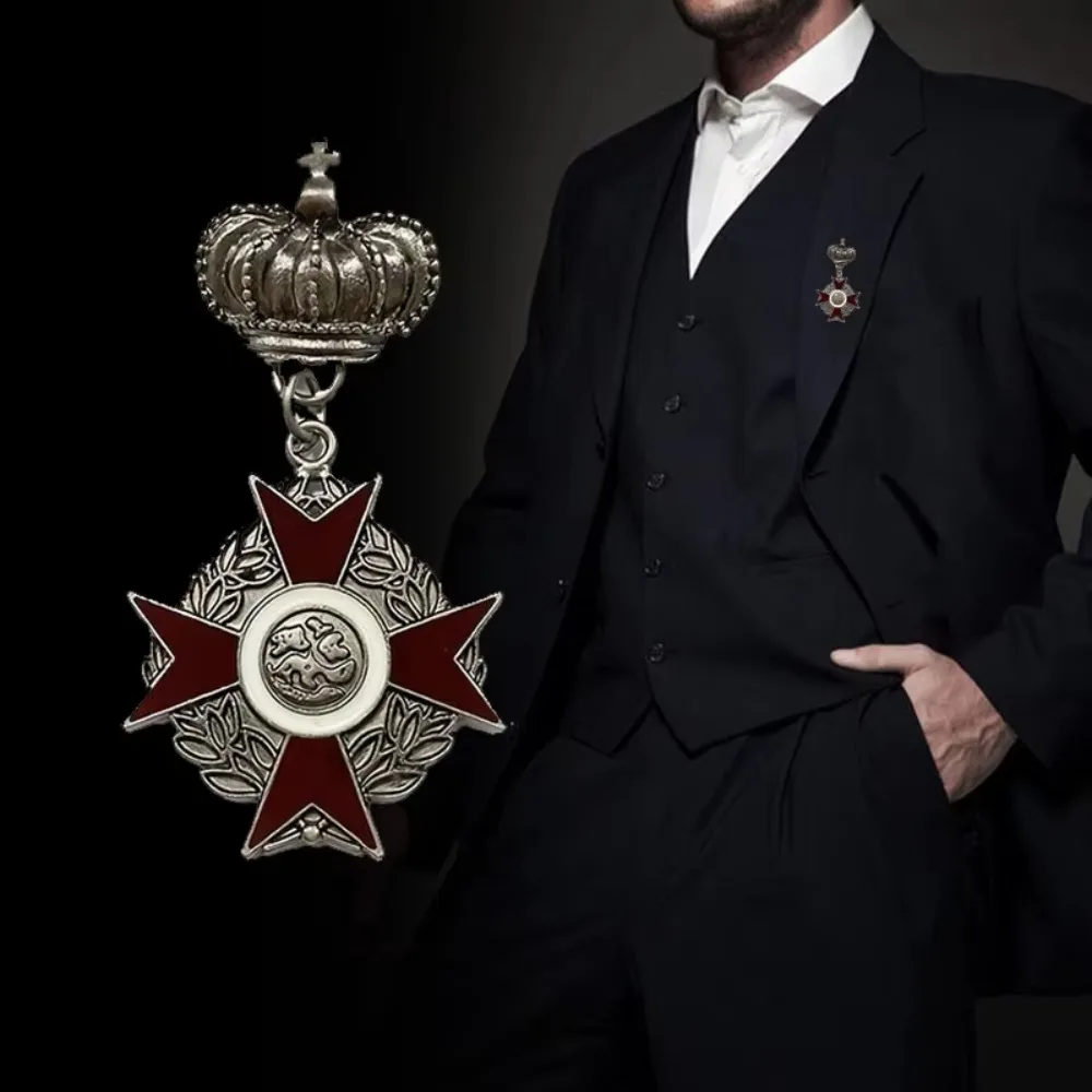 Crown Medal Brooch with Laurel Wreath Design 2 Crown Medal Brooch with Laurel Wreath Design - Image 2