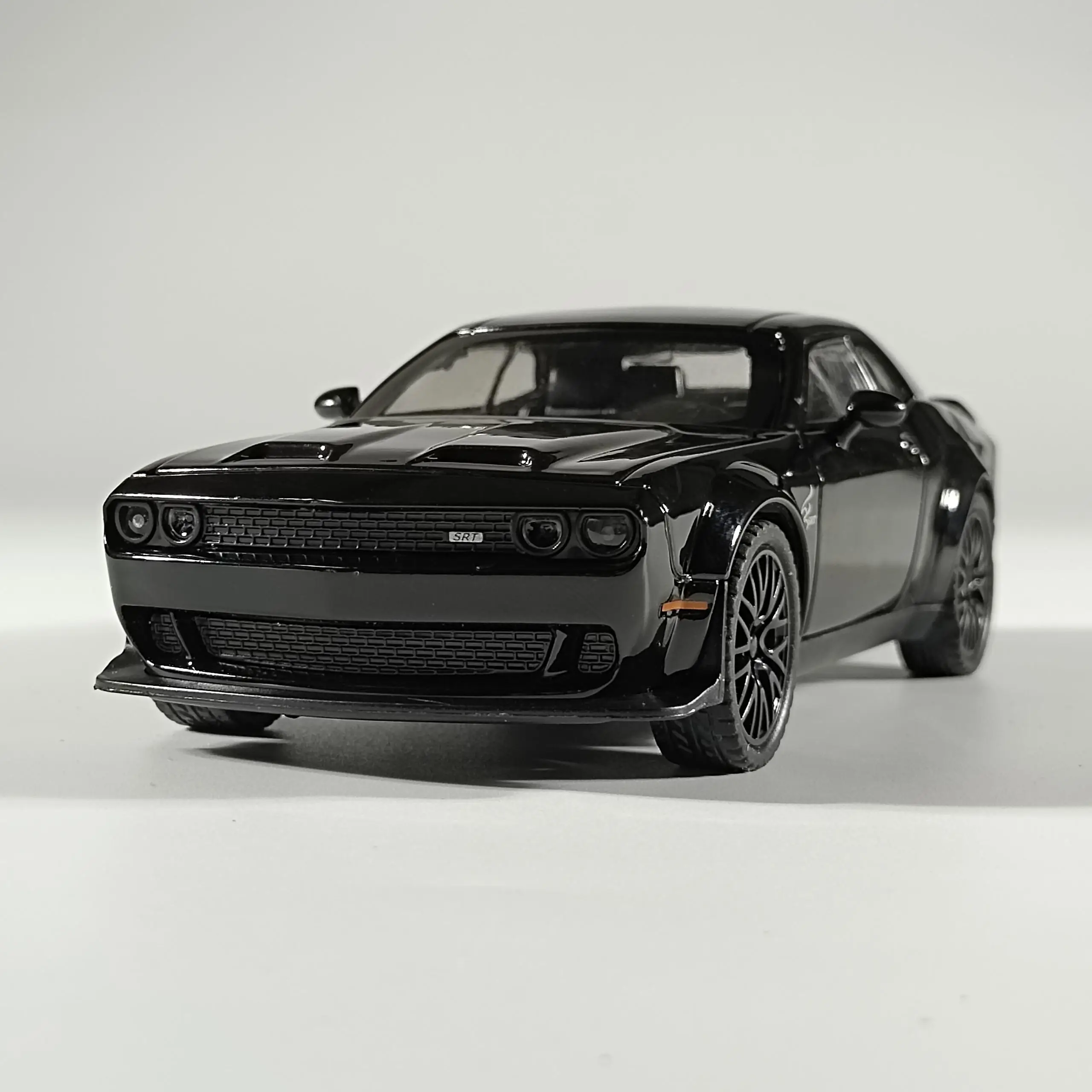 1:32 Dodge Challenger Hellcat Die-Cast Model 6 1:32 Dodge Challenger Hellcat Die-Cast Model - Image 6