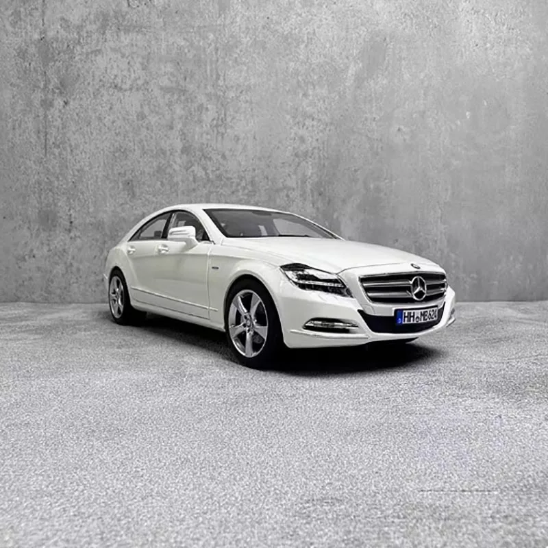 NOREV 1:18 Scale CLS Hunting Car Model 3 NOREV 1:18 Scale CLS Hunting Car Model - Image 3