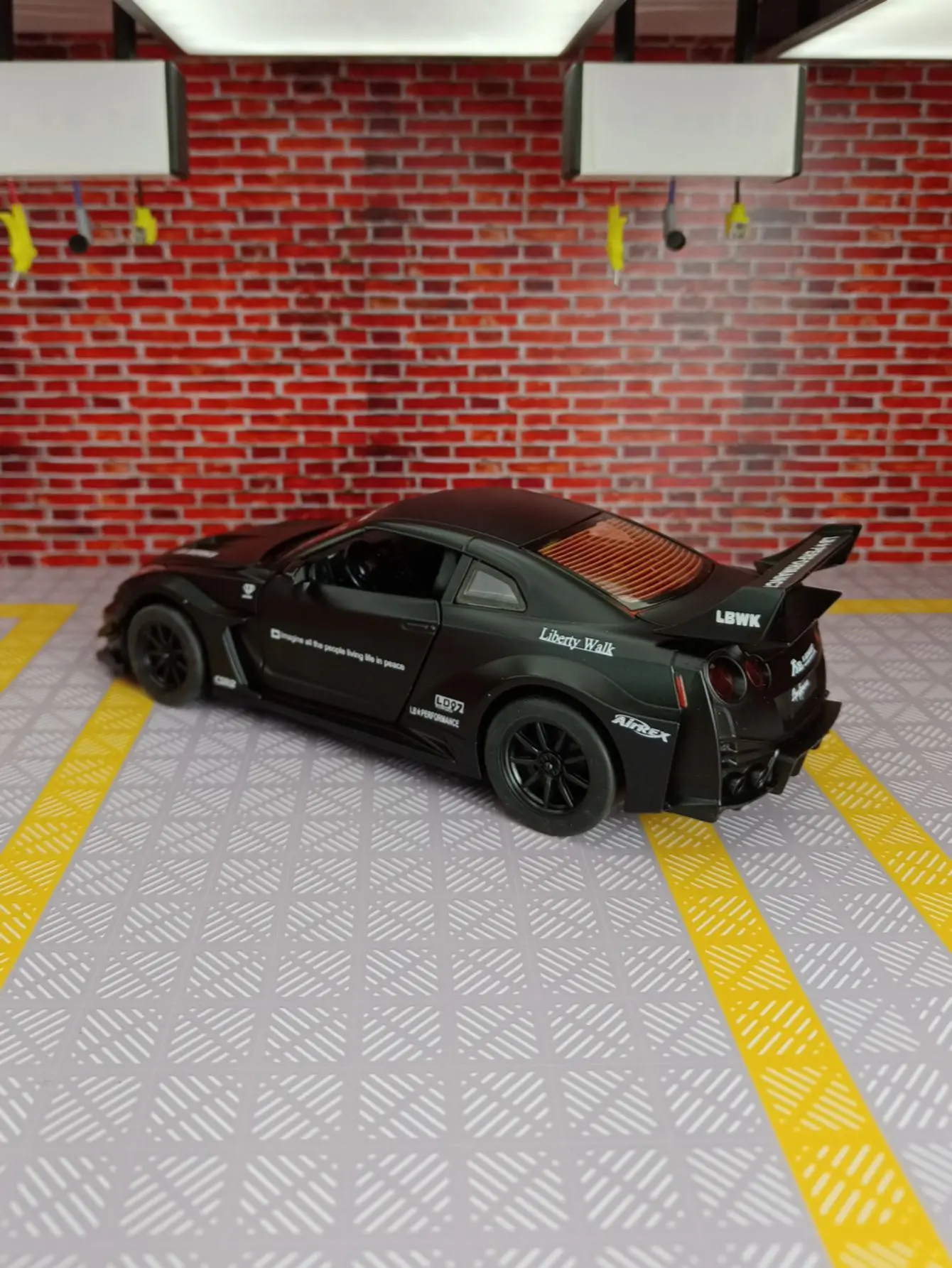 1:24 Diecast Nissan GTR Skyline Model Car 5 1:24 Diecast Nissan GTR Skyline Model Car - Image 5