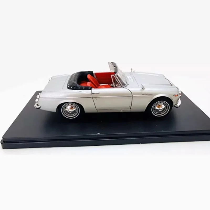 1965 Datsun Fairlady 1600 Diecast Model 1/24 3 1965 Datsun Fairlady 1600 Diecast Model 1/24 - Image 3