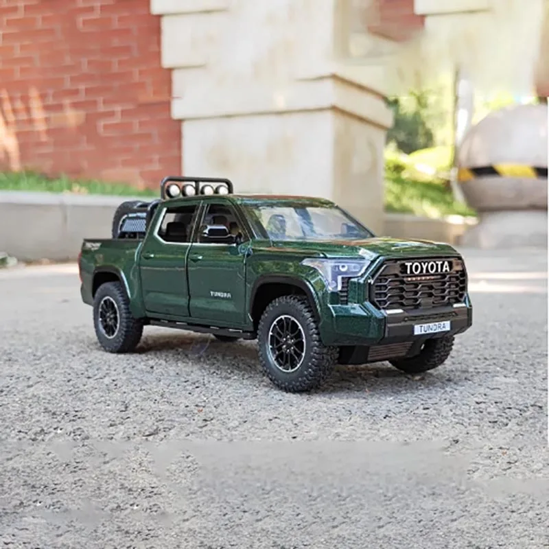 1:24 Scale Toyota Tundra Diecast Model 6 1:24 Scale Toyota Tundra Diecast Model - Image 6