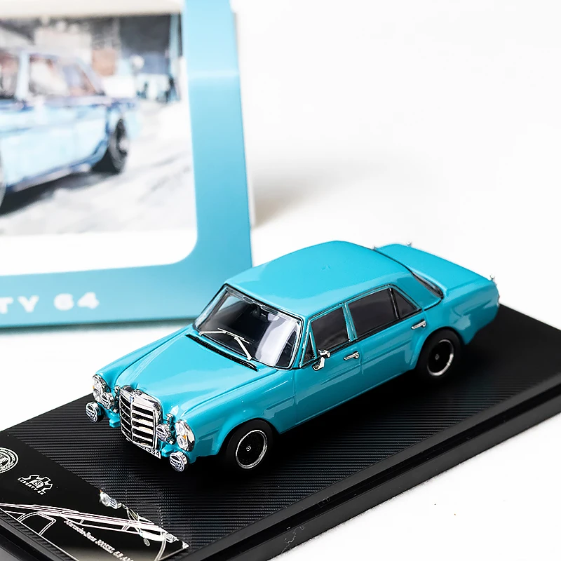 Liberty 64 1:64 Scale 300 SEL Diecast Model 2 Liberty 64 1:64 Scale 300 SEL Diecast Model - Image 2