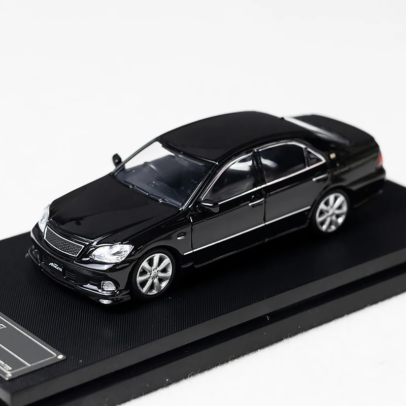 Zoom 1:64 CROWN Athlete Model GRS184 Set 4 Zoom 1:64 CROWN Athlete Model GRS184 Set - Image 4