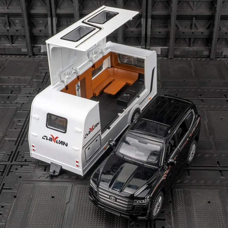 1:32 Scale Diecast Land Cruiser LC300 Model 4 1:32 Scale Diecast Land Cruiser LC300 Model - Image 4