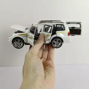 Mitsubishi Pajero 1/32 Scale Diecast Model 11 S92b920c929f946988c2fc5c188efe797m