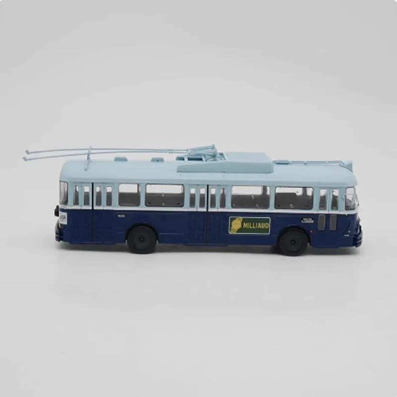 Chausson Vetra APV Diecast Bus Model 1:43 4 Chausson Vetra APV Diecast Bus Model 1:43 - Image 4