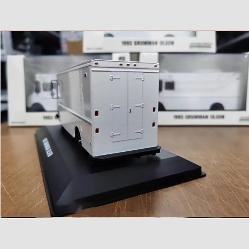 1993 Grumman Olson 1/43 Scale Model Vehicle 2 1993 Grumman Olson 1/43 Scale Model Vehicle - Image 2