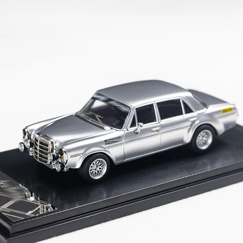 Liberty 64 1:64 Scale 300 SEL Diecast Model 8 Liberty 64 1:64 Scale 300 SEL Diecast Model - Image 8