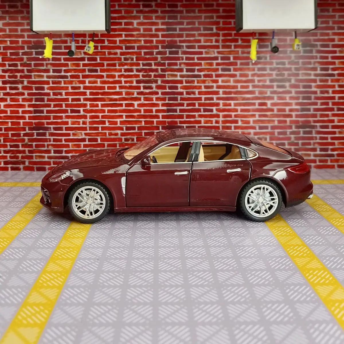 1:24 Scale Paramela Sport Car Diecast Model 7 1:24 Scale Paramela Sport Car Diecast Model - Image 7