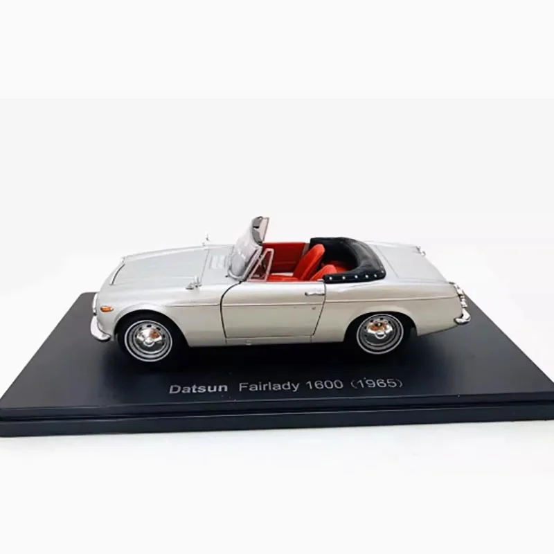 1965 Datsun Fairlady 1600 Diecast Model 1/24 2 1965 Datsun Fairlady 1600 Diecast Model 1/24 - Image 2