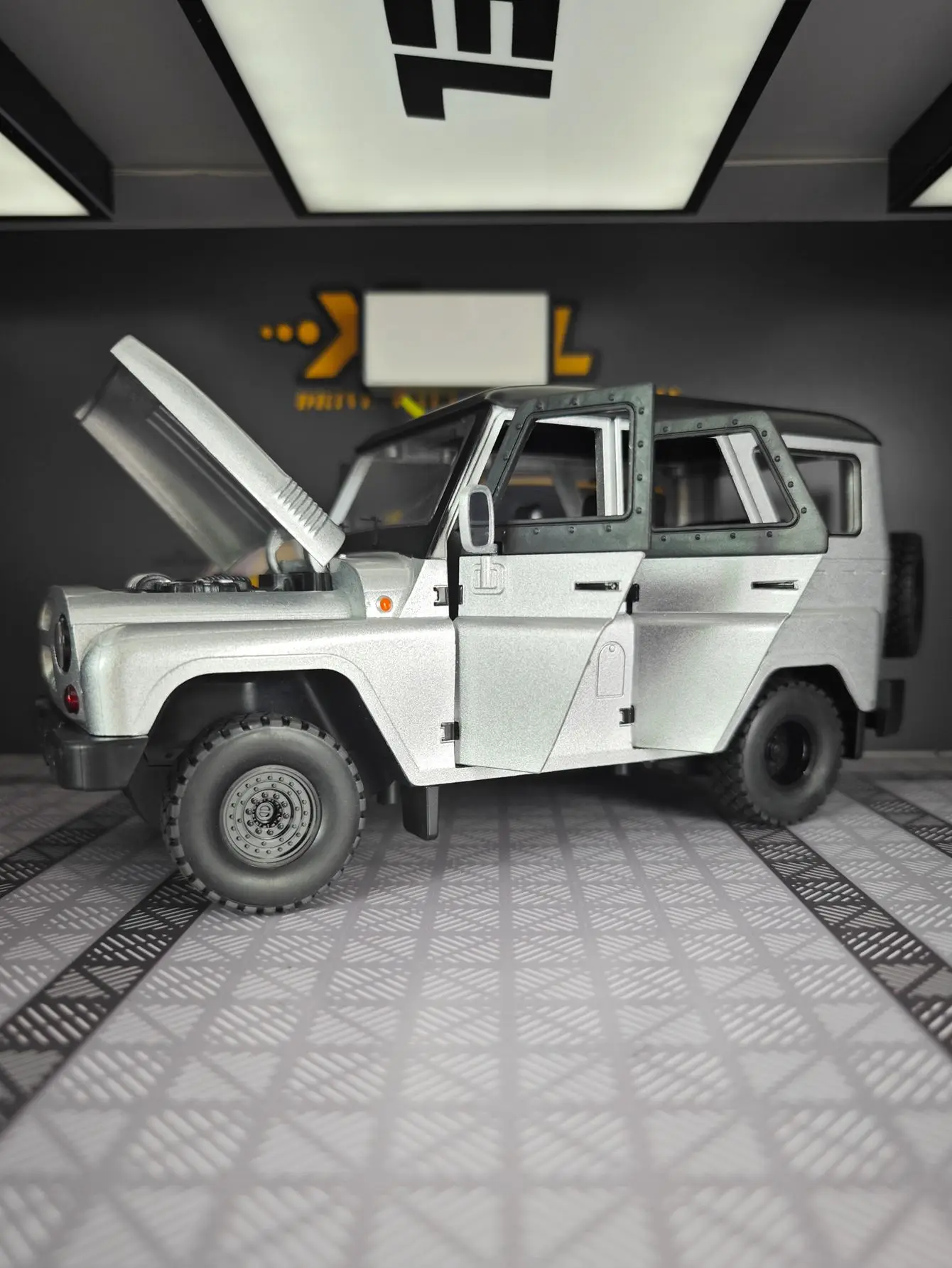 1:18 Scale Diecast Off-Road Vehicle Model 3 1:18 Scale Diecast Off-Road Vehicle Model - Image 3