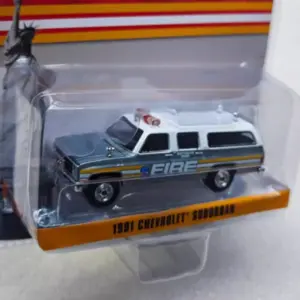 1:64 Scale 1991 Chevrolet Suburban Fire Truck 11 S9f27633c9d454375a83e9bc63293f2acD